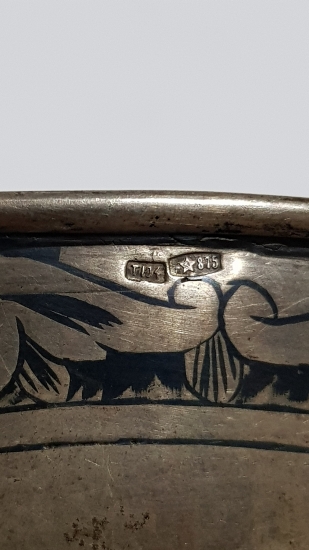 RUS YAPIMI GÜMÜŞ VE ALTIN VERMEYLİ SAVATLI TAS