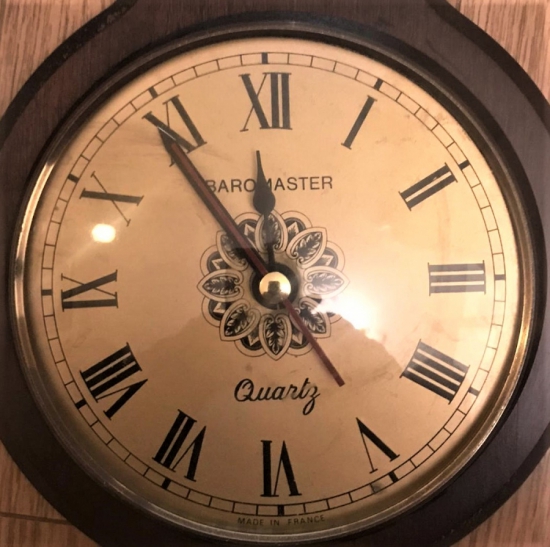 FRANSIZ AHŞAP ÜZERİNE 4 FONKSİYONLU TERMOMETRE BAROMETRE SAAT DERECE