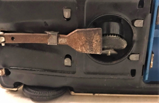 TENEKE OYUNCAK PİLLİ MERCEDES ARABA 113 KASA 1975 MODEL