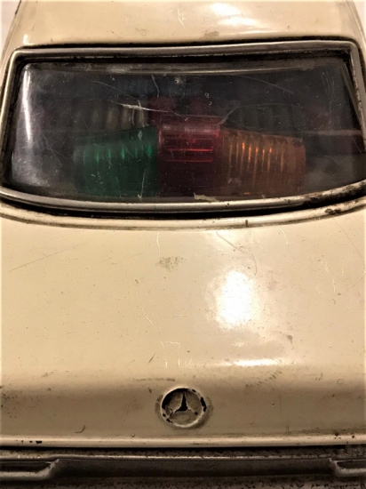 TENEKE OYUNCAK PİLLİ MERCEDES ARABA 113 KASA 1975 MODEL